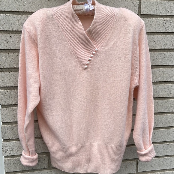 Yarn Works Woman’s Sweater Pullover Size L Color light apricot Perls buttons - Picture 3 of 7